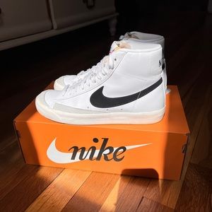 Nike Blazer Mid 77